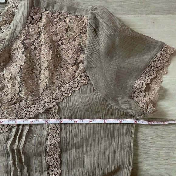 Charlotte Russe Taupe Sheer Top With Laced Details - Picture 5 of 6